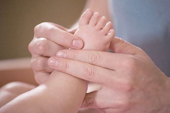 Massage for hallux valgus in a child