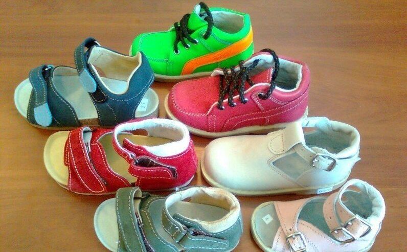 Children's shoes for hallux valgus
